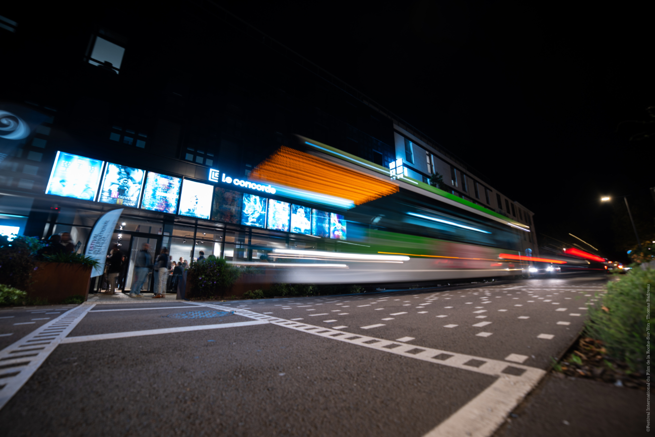 2 DSC 2830