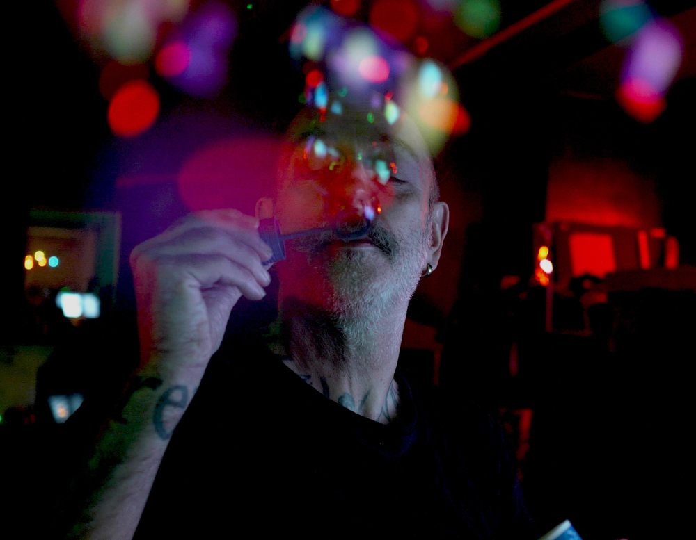 DouglasGordon_Bubbles_1_Main_sél3